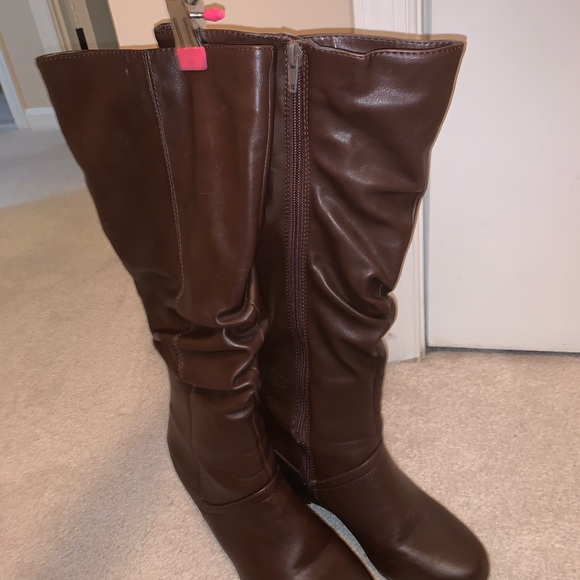 Cute slouchy brown wedge boots - Picture 7 of 8